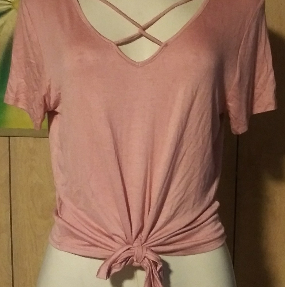 Criss crossed crop tops - Picture 2 of 3